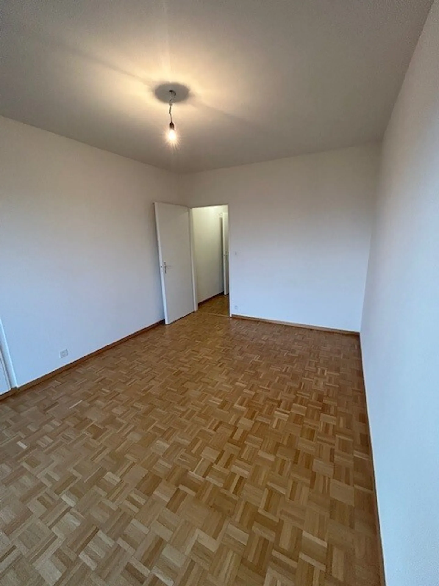 BOUCHET 8 - Large 4-room apartment on the 7th floor - Photo 9 of 9