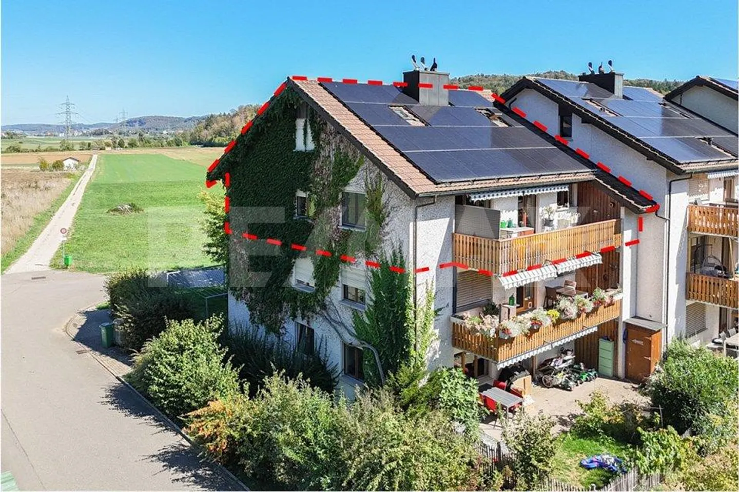 Ampio appartamento attico al confine della zona edificabile - Foto 1 di 12