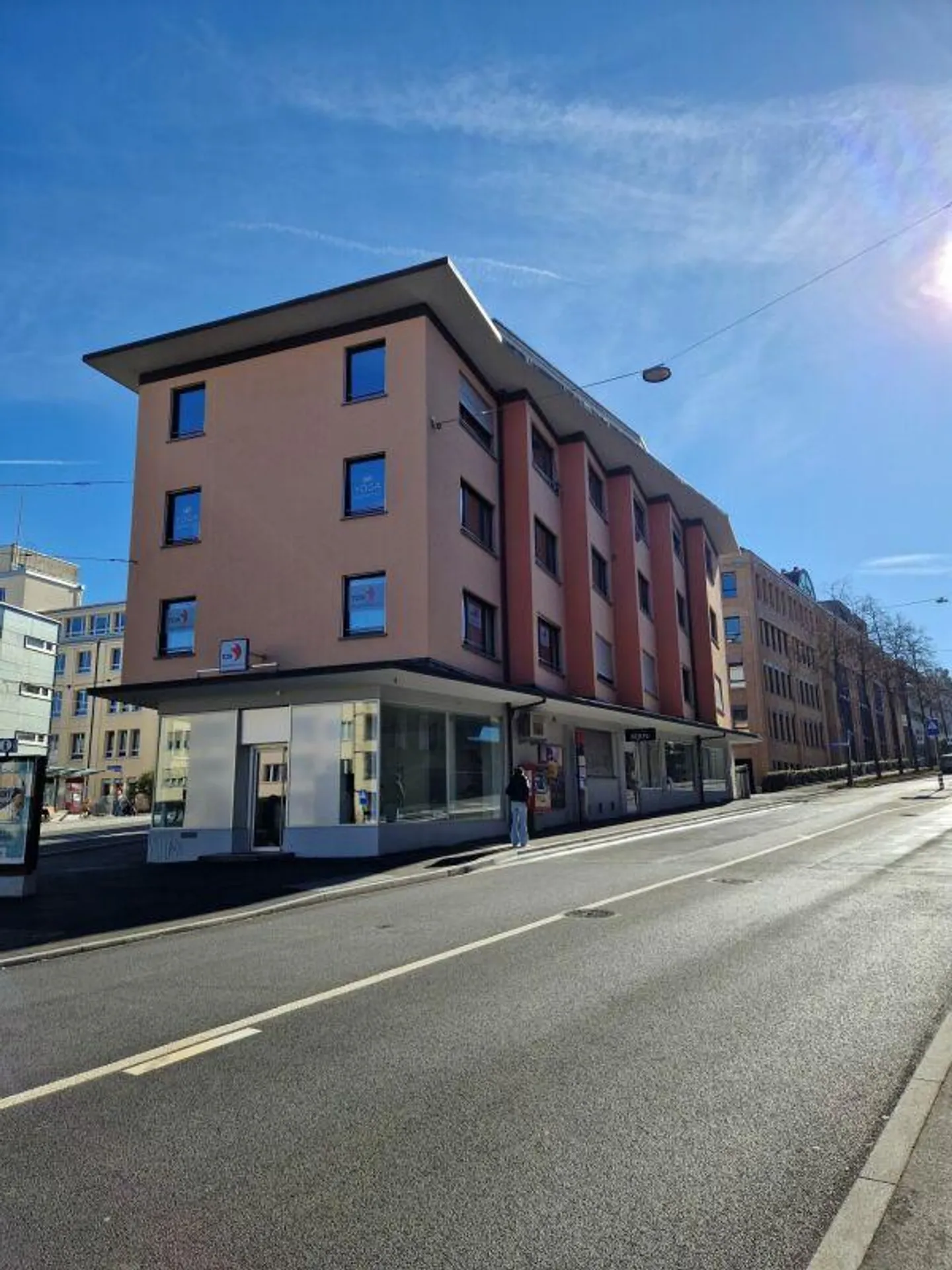 Zentrale Bürofläche zu Vermieten - Foto 2 von 9