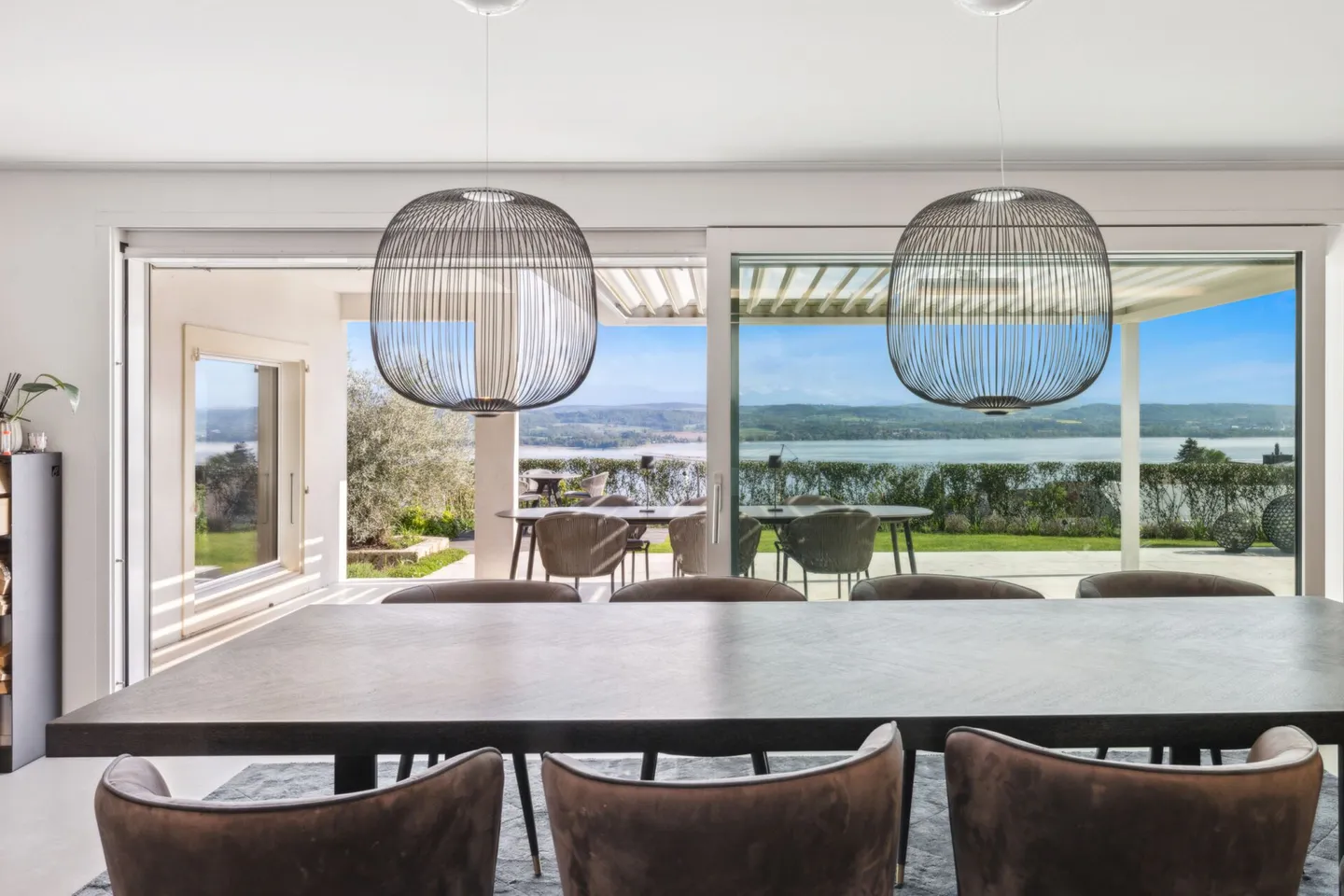 Elegante Traumvilla mit privater Poolanlage und Alpenpanorama am Murtensee - Foto 8 von 14