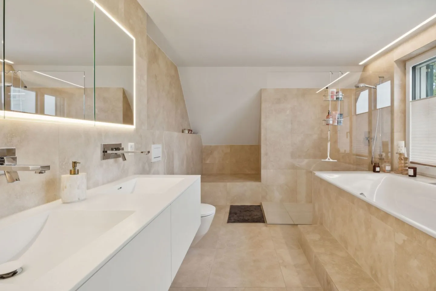 Elegante Traumvilla mit privater Poolanlage und Alpenpanorama am Murtensee - Foto 10 von 14