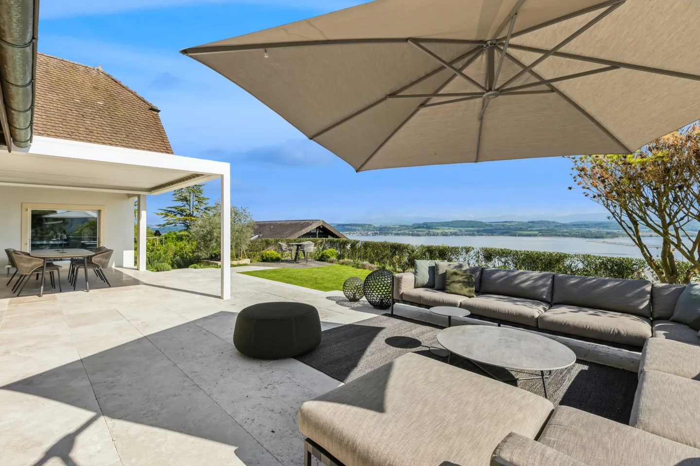 Elegante Traumvilla mit privater Poolanlage und Alpenpanorama am Murtensee - Foto 13 von 14