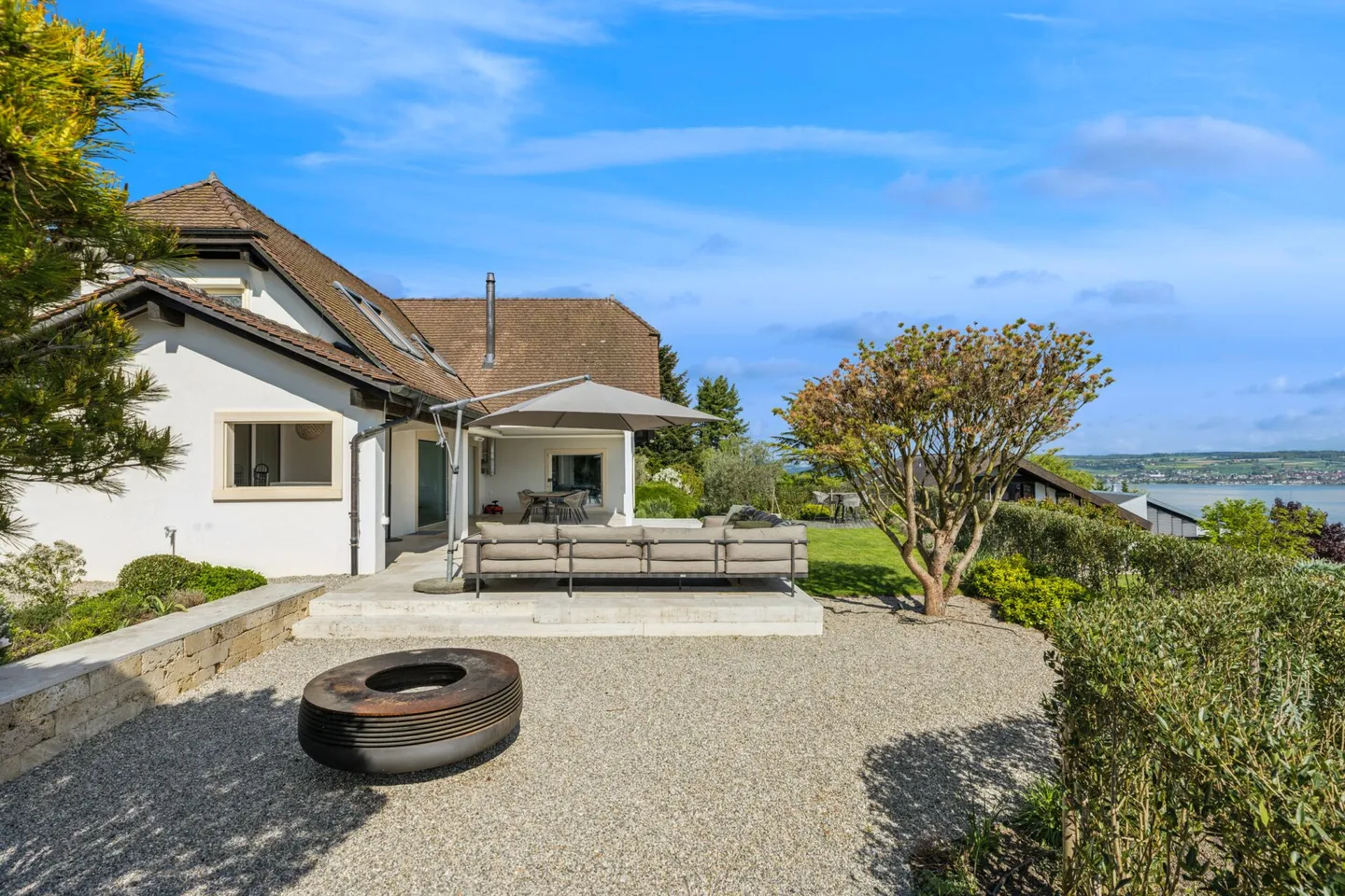 Elegante Traumvilla mit privater Poolanlage und Alpenpanorama am Murtensee - Foto 14 von 14