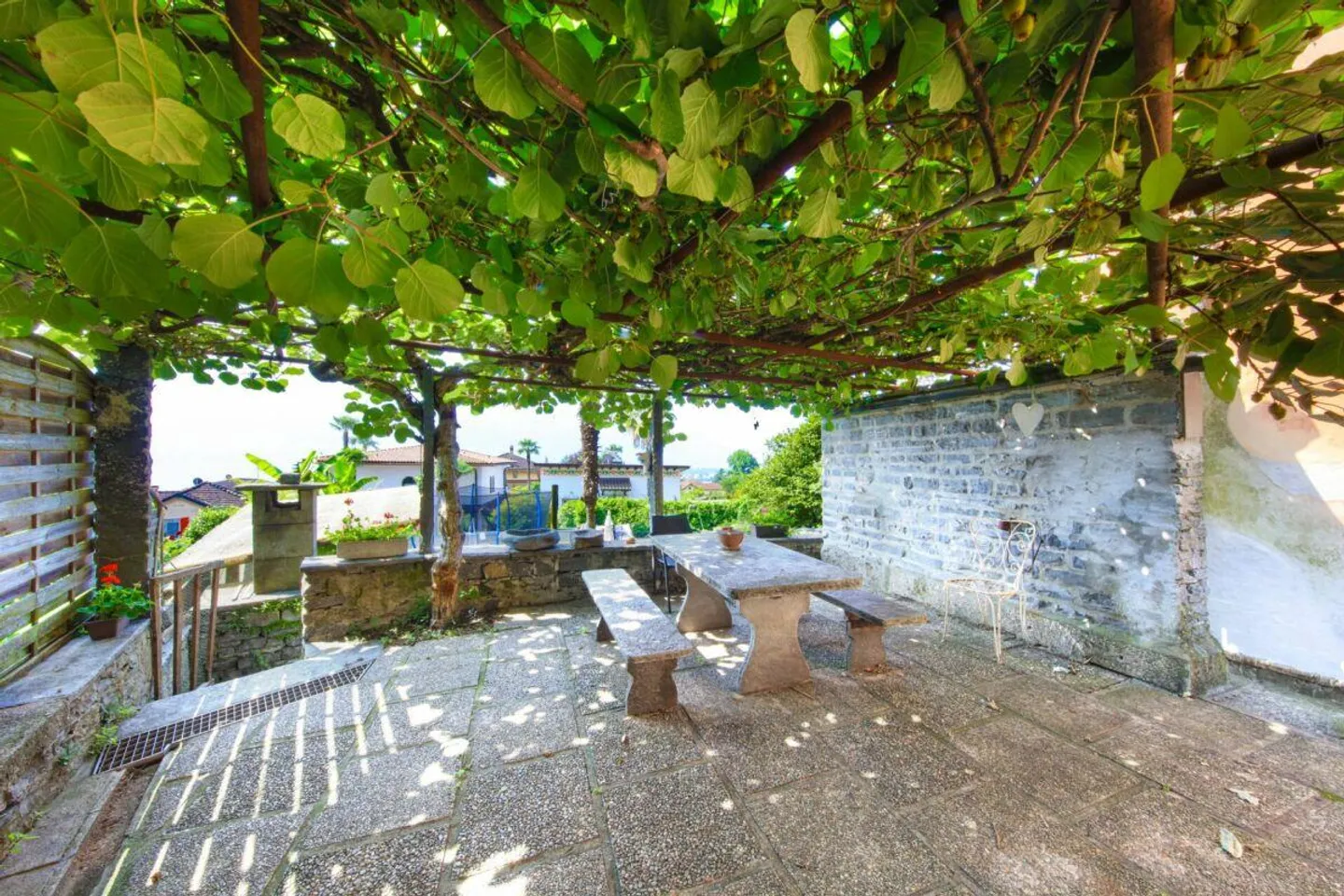 MINUSIO - Villa spacieuse avec piscine dans un excellent emplacement - Photo 3 sur 30