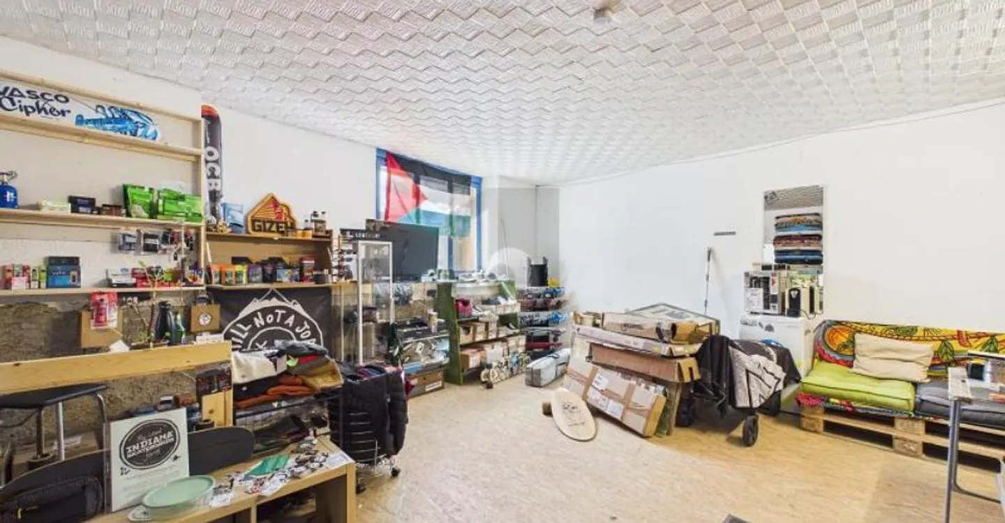 SUNNY STUDIO WITH GOOD ACCESS - Photo 2 of 2
