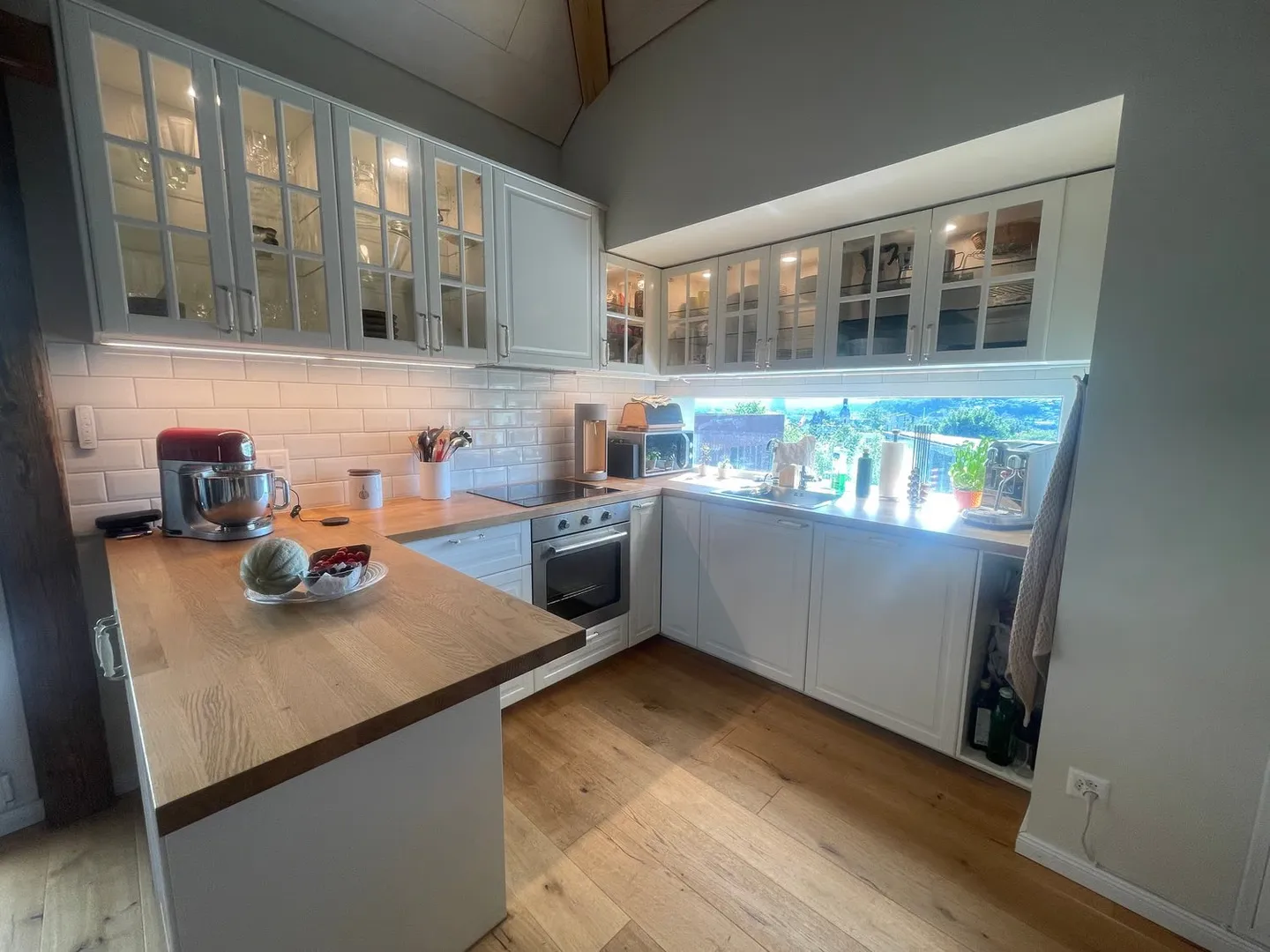 Exclusive corner house part over three floors with gallery, garden and sunny terrace - Photo 2 of 11