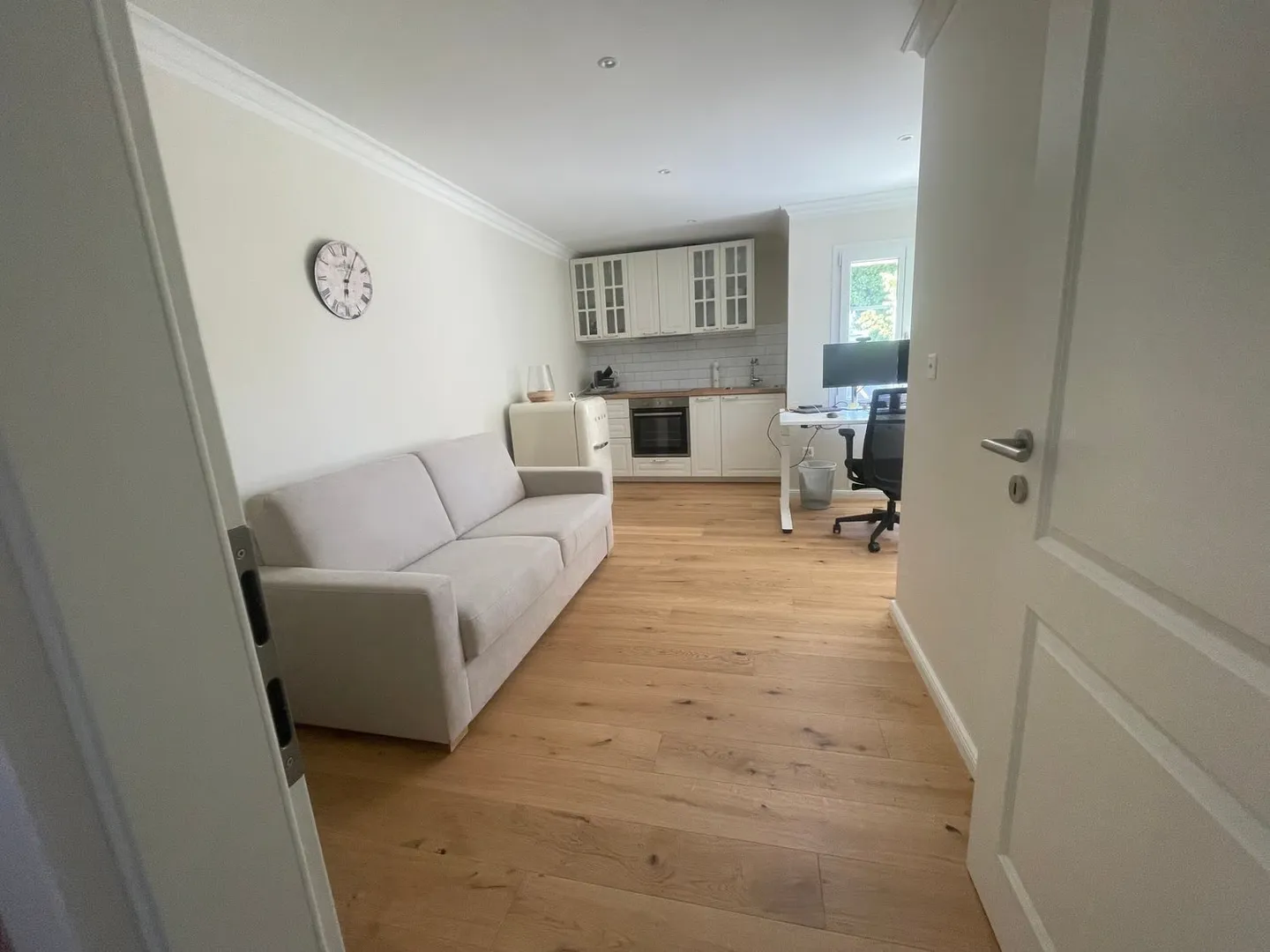 Exclusive corner house part over three floors with gallery, garden and sunny terrace - Photo 3 of 11