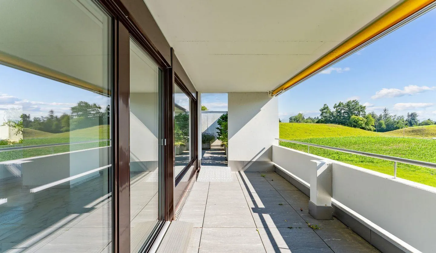 MAISONETTE PENTHOUSE 6.5 CHAMBRES – BEAUCOUP D'ESPACE, BEAUCOUP DE POTENTIEL, APPROUVÉ PAR LA BANQUE - Photo 12 sur 16