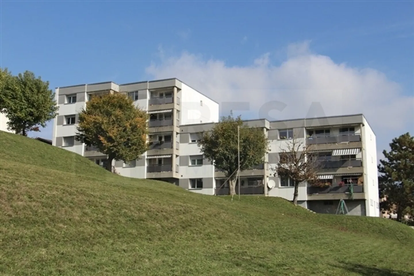 Ampio appartamento di 4,5 stanze vicino ai centri di trasporto e di shopping - Foto 1 di 2