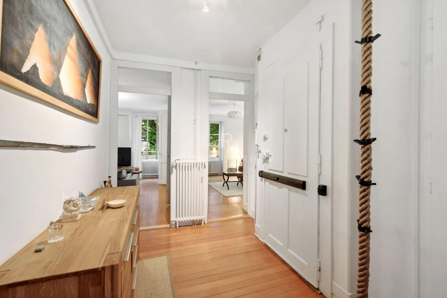 Magnificent furnished apartment for rent in a quiet location - Photo 2 of 10