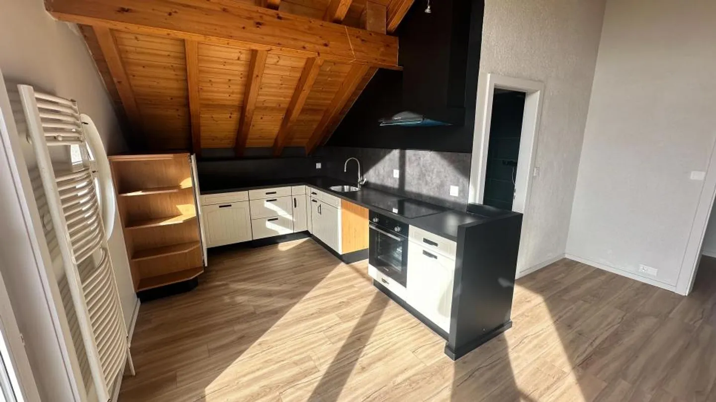 Bell'appartamento al 1° piano di una villa in un quartiere vicino a tutti i servizi. - Foto 5 di 6