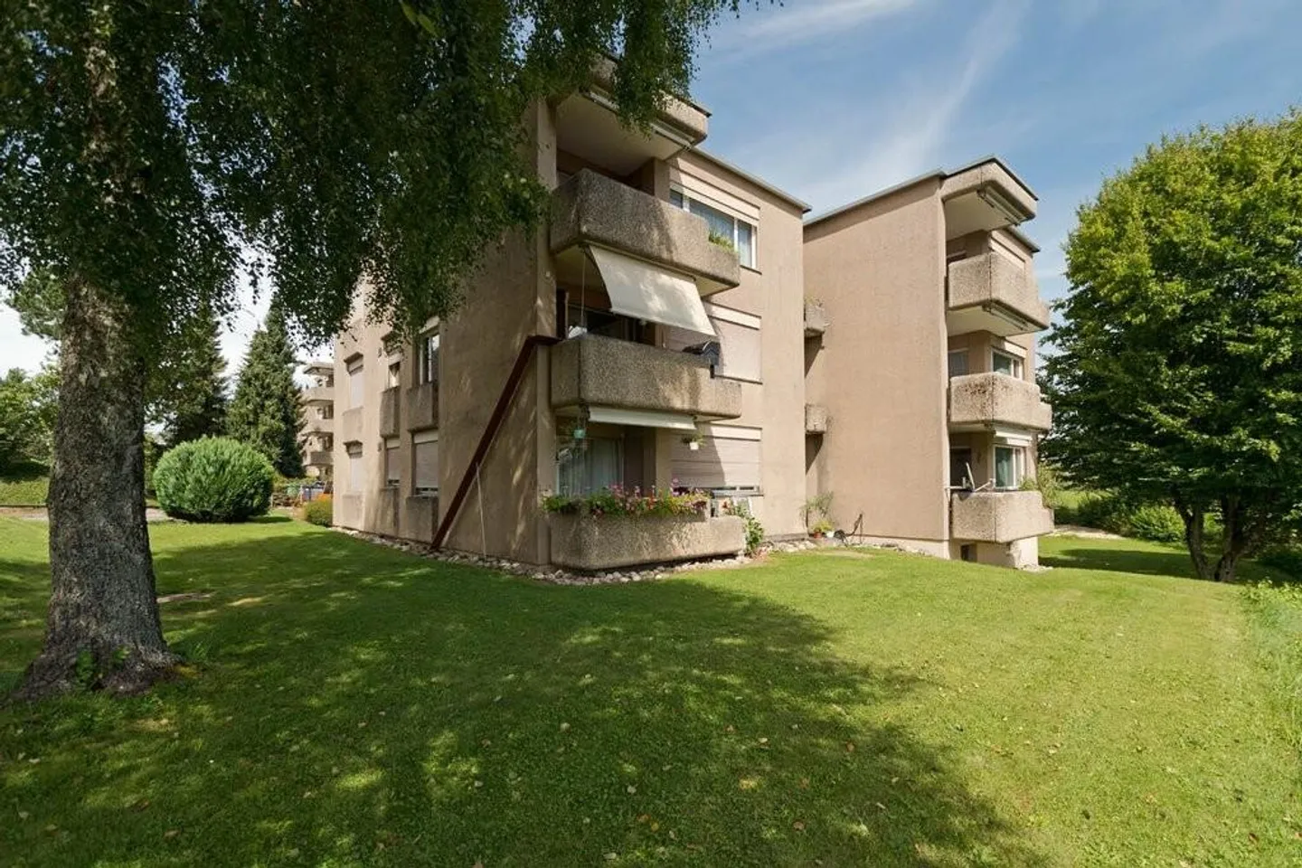 Appartement confortable de 3,5 pièces avec cheminée à louer - Photo 1 sur 9