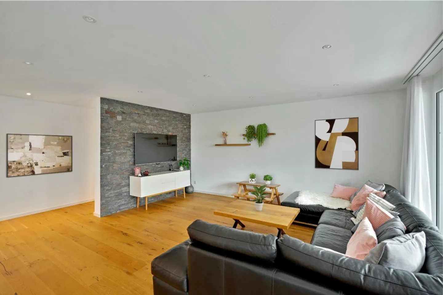 Comfortable garden apartment with plenty of space for your family paradise - Photo 2 of 11