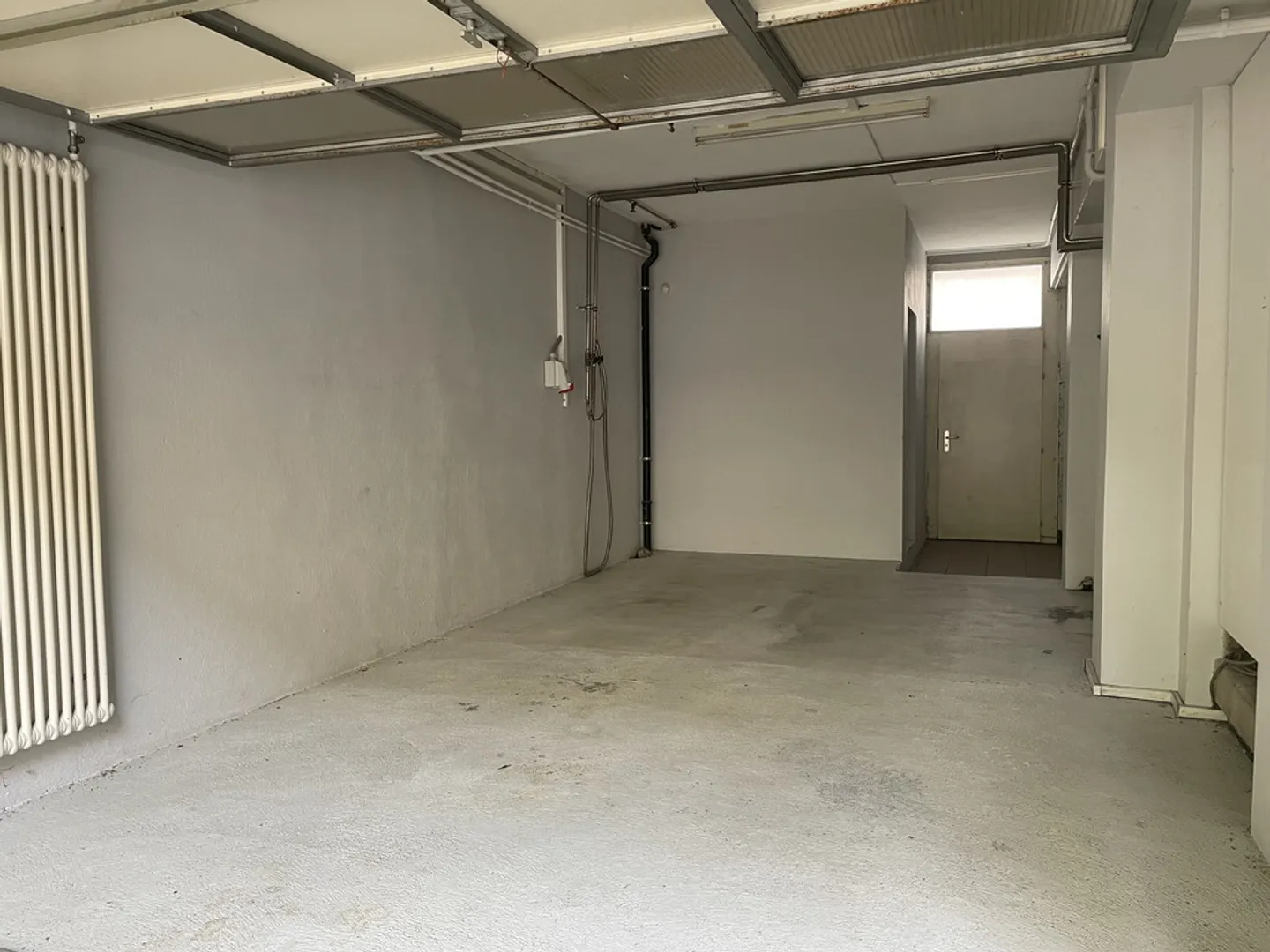 Einzelgarage mit Versorgungsanschlüssen - Foto 3 von 5