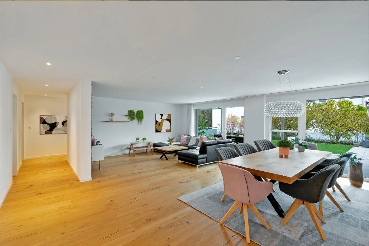 Comfortable garden apartment with plenty of space for your family paradise - Photo 3 of 11