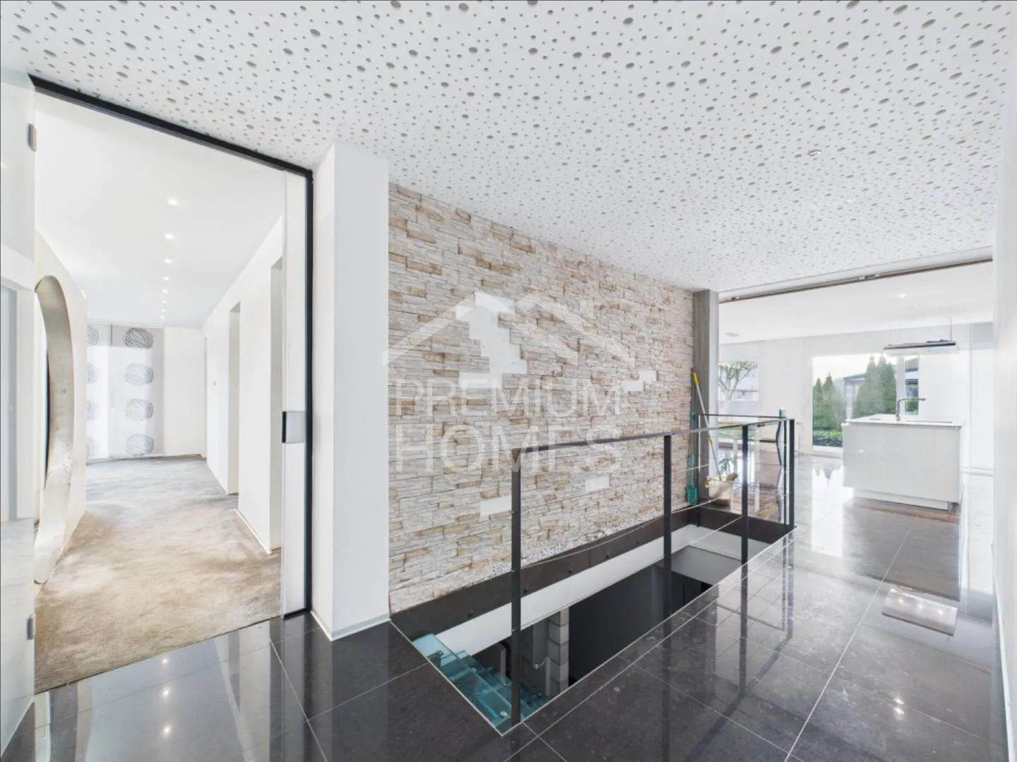 Living Oasis for Families - with Plenty of Space & Comfort - Photo 4 of 12