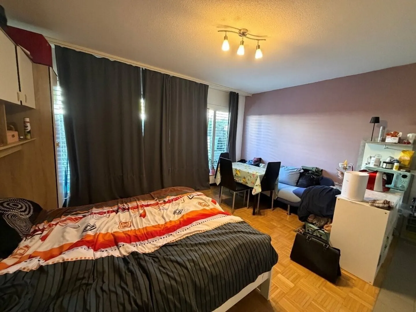 Joli studio dans un quartier animé - Photo 3 sur 5