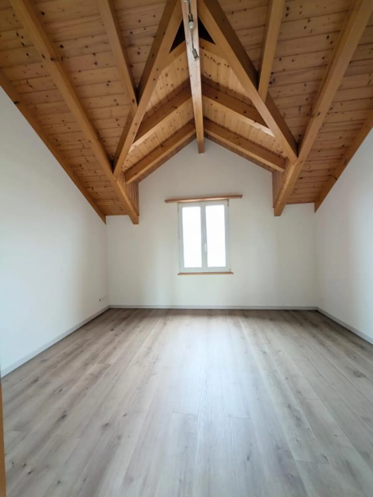 4.5 Room Attic Apartment - Photo 5 of 5