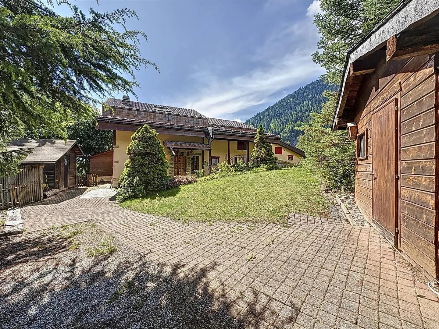 Magnifica villa indipendente con vista panoramica e assoluta tranquillità a Chamoson - Foto 3 di 11