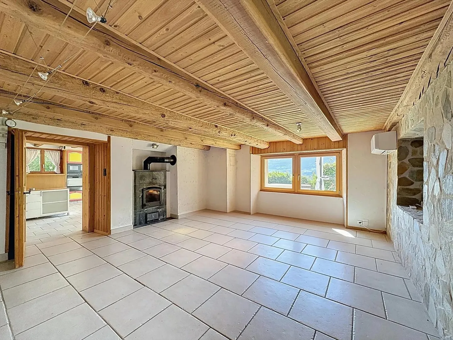 Magnifica villa indipendente con vista panoramica e assoluta tranquillità a Chamoson - Foto 5 di 11
