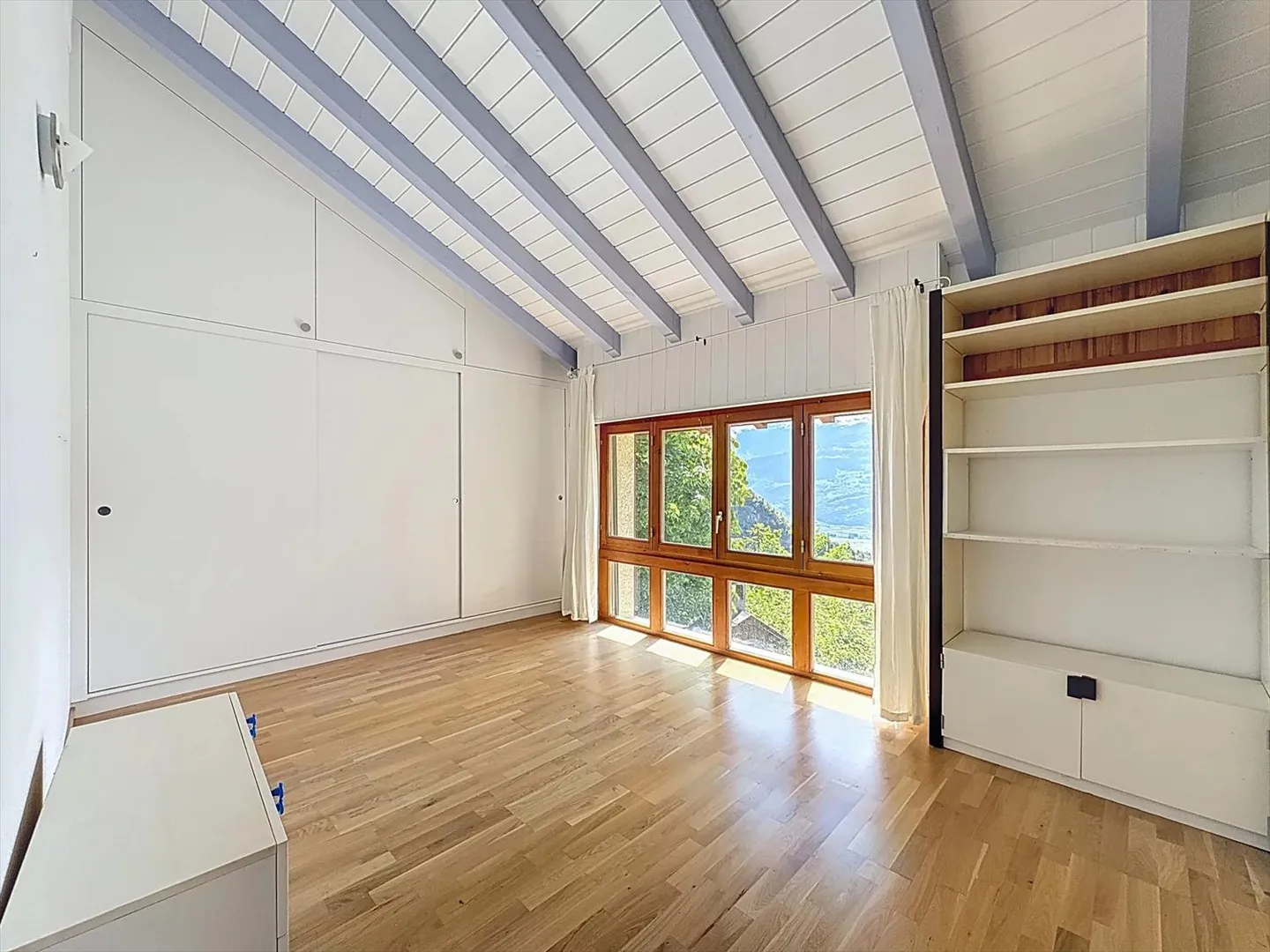 Magnifica villa indipendente con vista panoramica e assoluta tranquillità a Chamoson - Foto 8 di 11