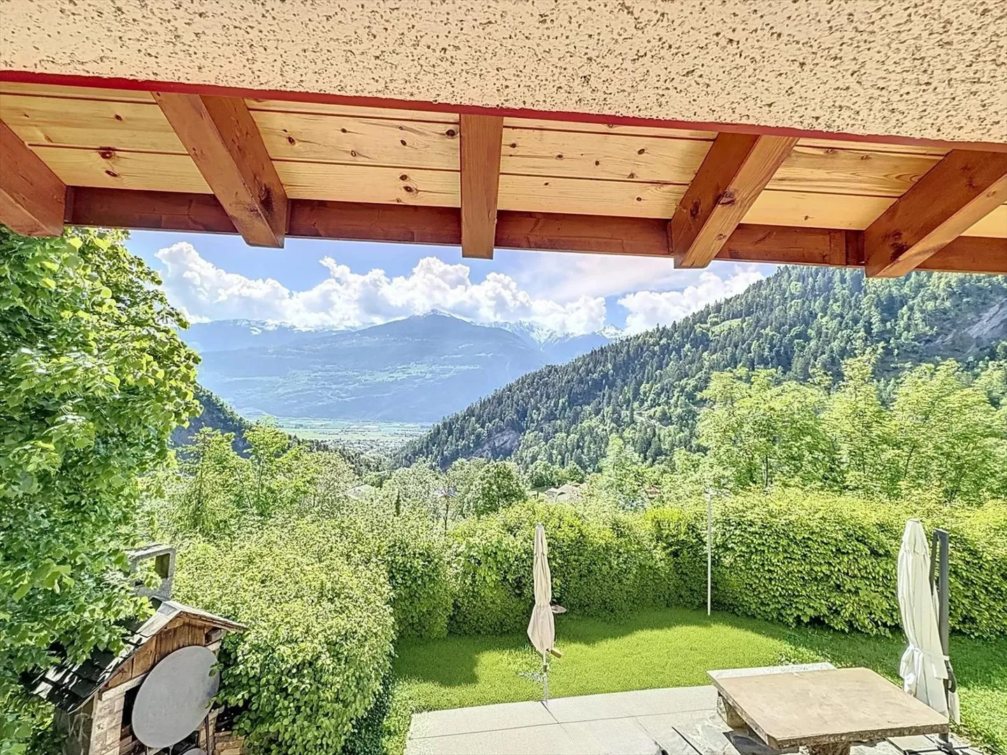 Magnifica villa indipendente con vista panoramica e assoluta tranquillità a Chamoson - Foto 9 di 11