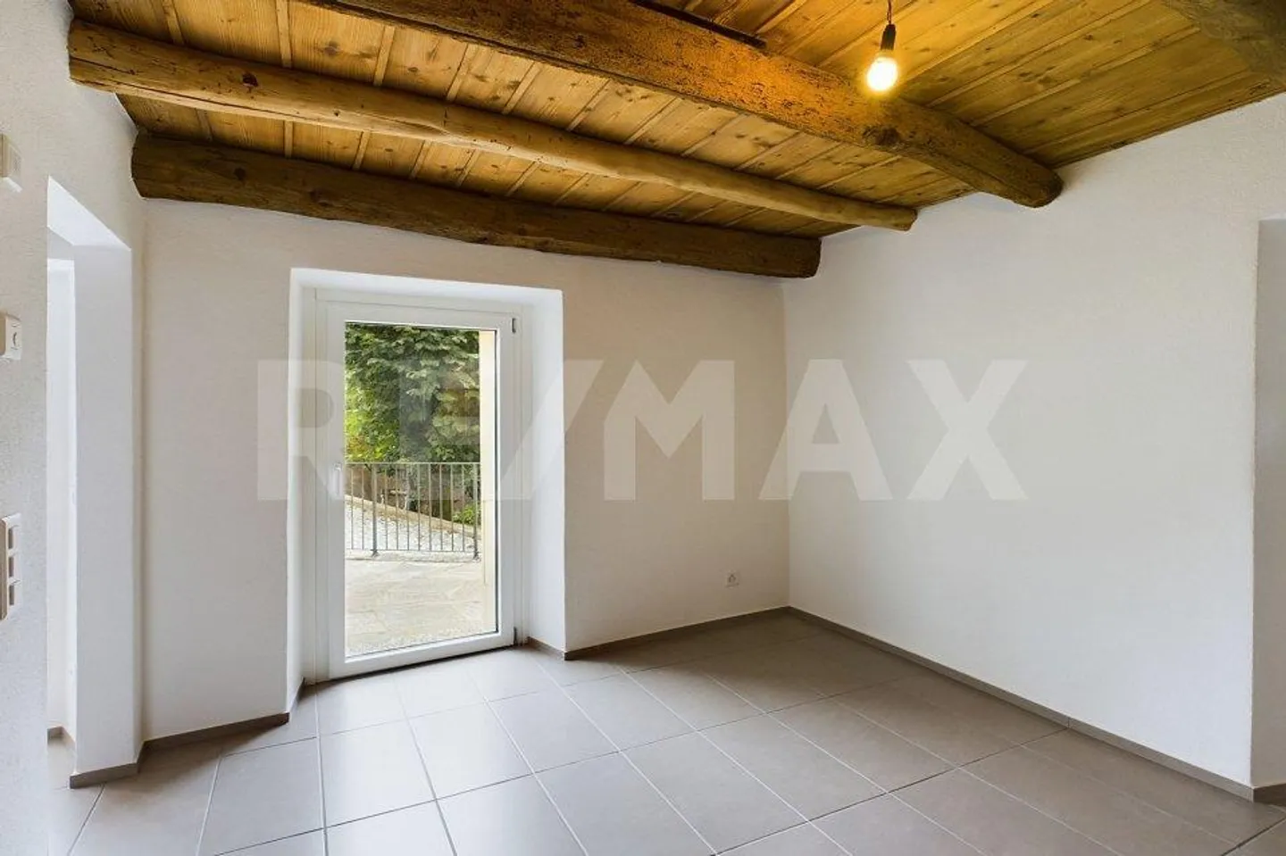 Bezaubernd und komplett renoviert! - Foto 3 von 10