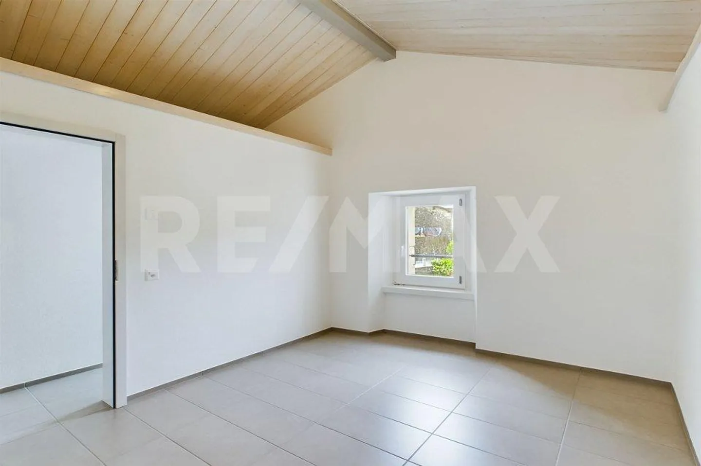 Bezaubernd und komplett renoviert! - Foto 5 von 10