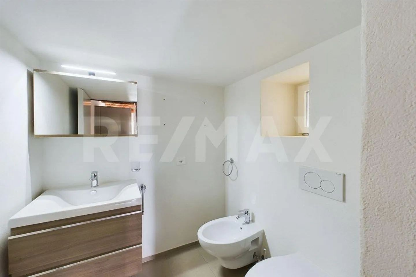 Bezaubernd und komplett renoviert! - Foto 8 von 10