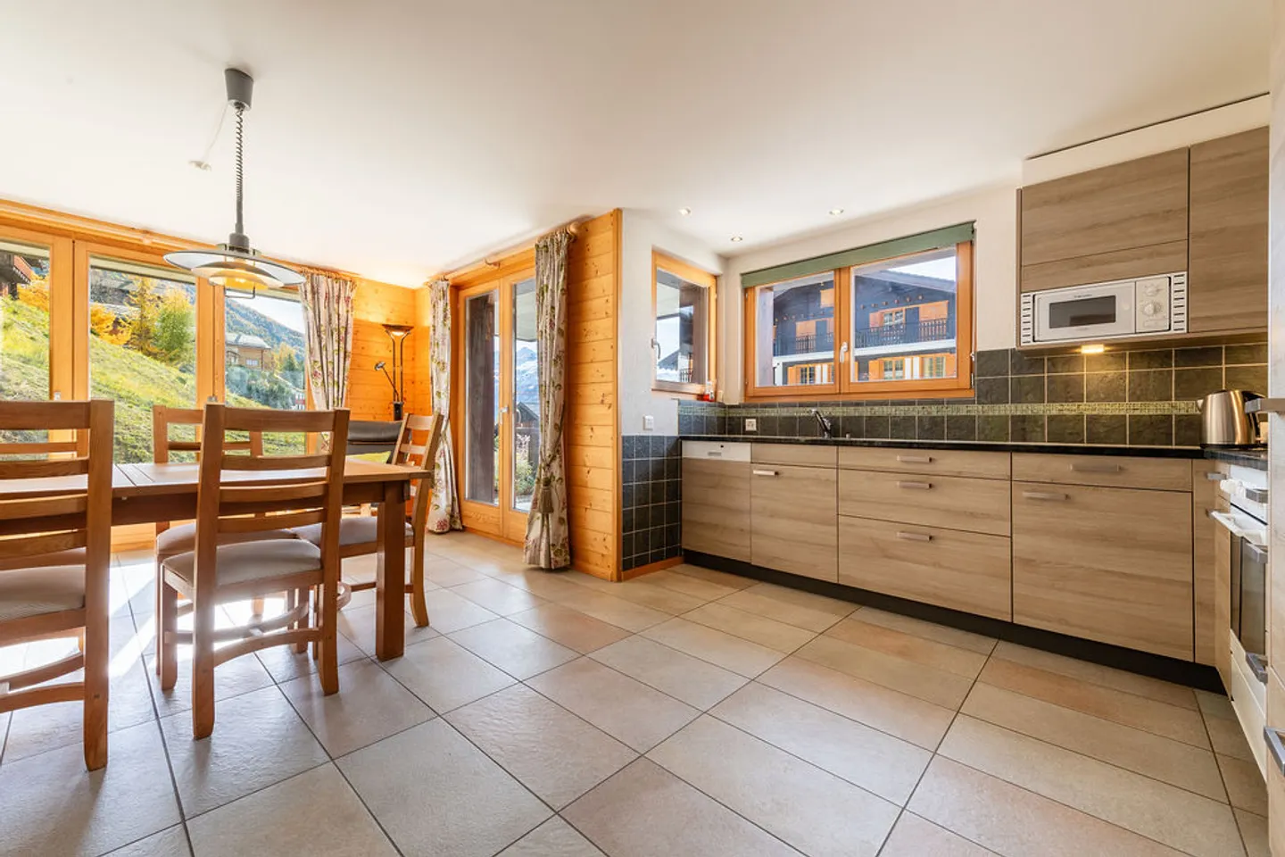 Komfortable und helle 4,5 Zimmer mit herrlichem Blick auf das Matterhorn! - Foto 2 von 22