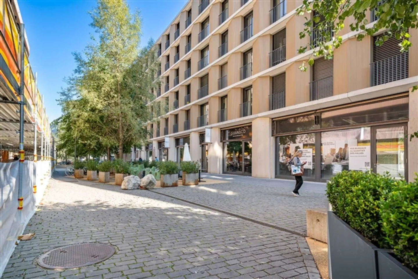 The Business Location of the Future Les Halles Reinvents Itself Arcades of 155 m² and 68 m² - Photo 3 of 6