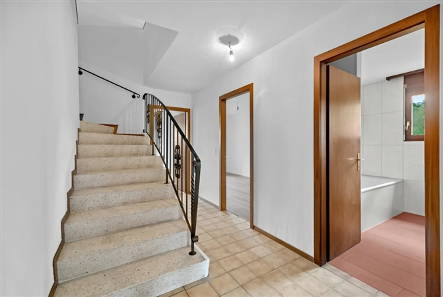 5.5-Room Duplex Apartment with Gallery - Photo 4 of 17