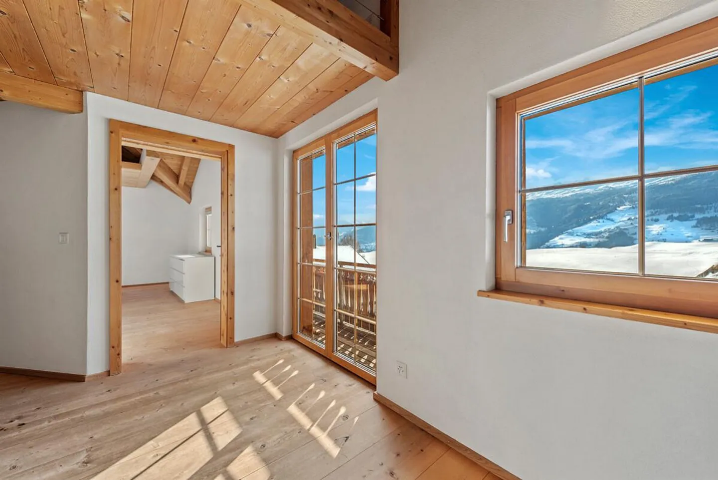 Lantsch/Lenz: Chalet idyll with two units and panoramic view - Photo 5 of 6