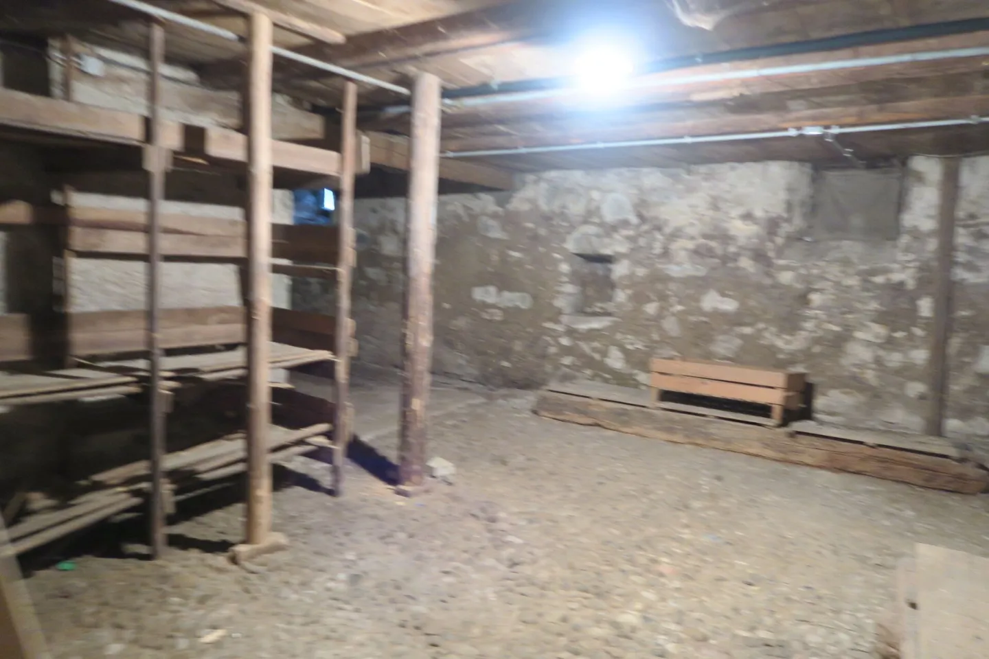 Single-family house with barn in a quiet location - Photo 8 of 8