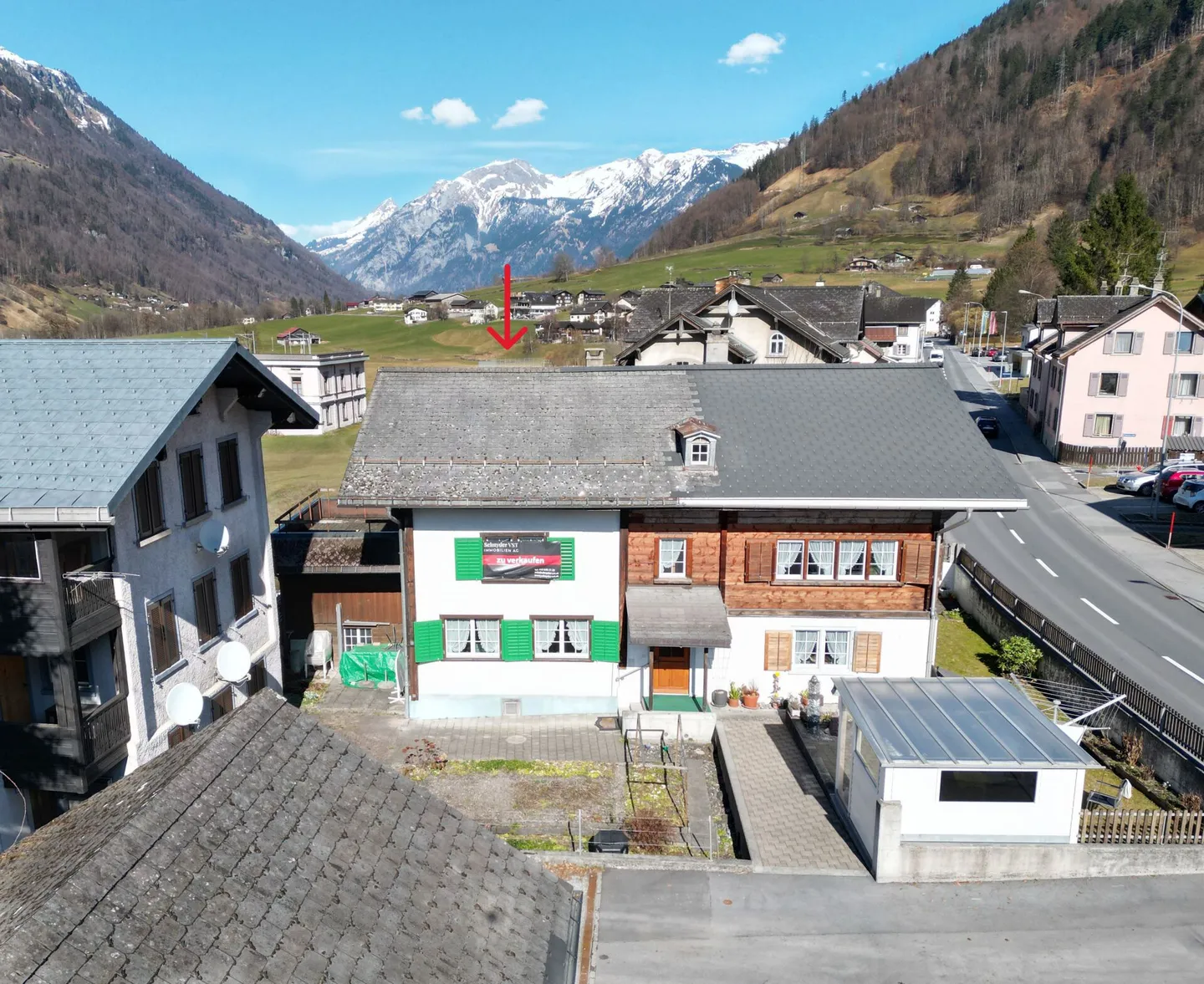 Maison familiale jumelée de rêve dans un emplacement magnifique et calme à Diesbach GL - Photo 1 sur 21