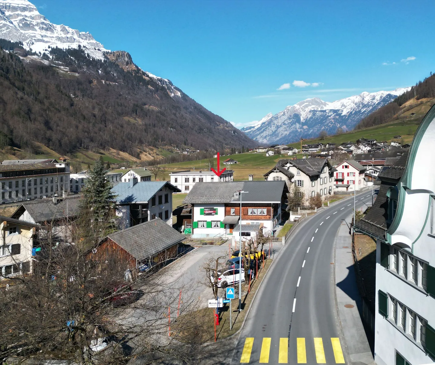 Maison familiale jumelée de rêve dans un emplacement magnifique et calme à Diesbach GL - Photo 2 sur 21