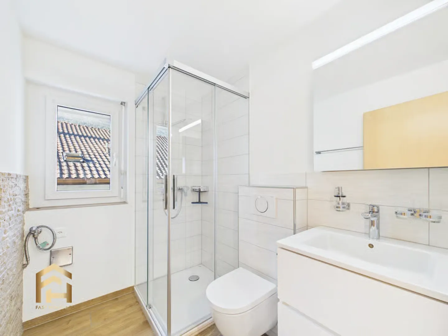 Centrally located 4.5 room apartment with balcony and garden seating area - Photo 7 of 13
