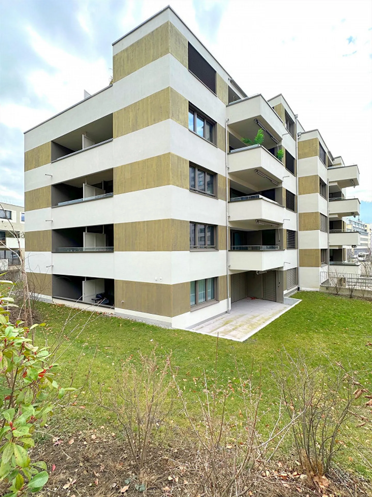 Place de Parking Moto - Photo 2 sur 2