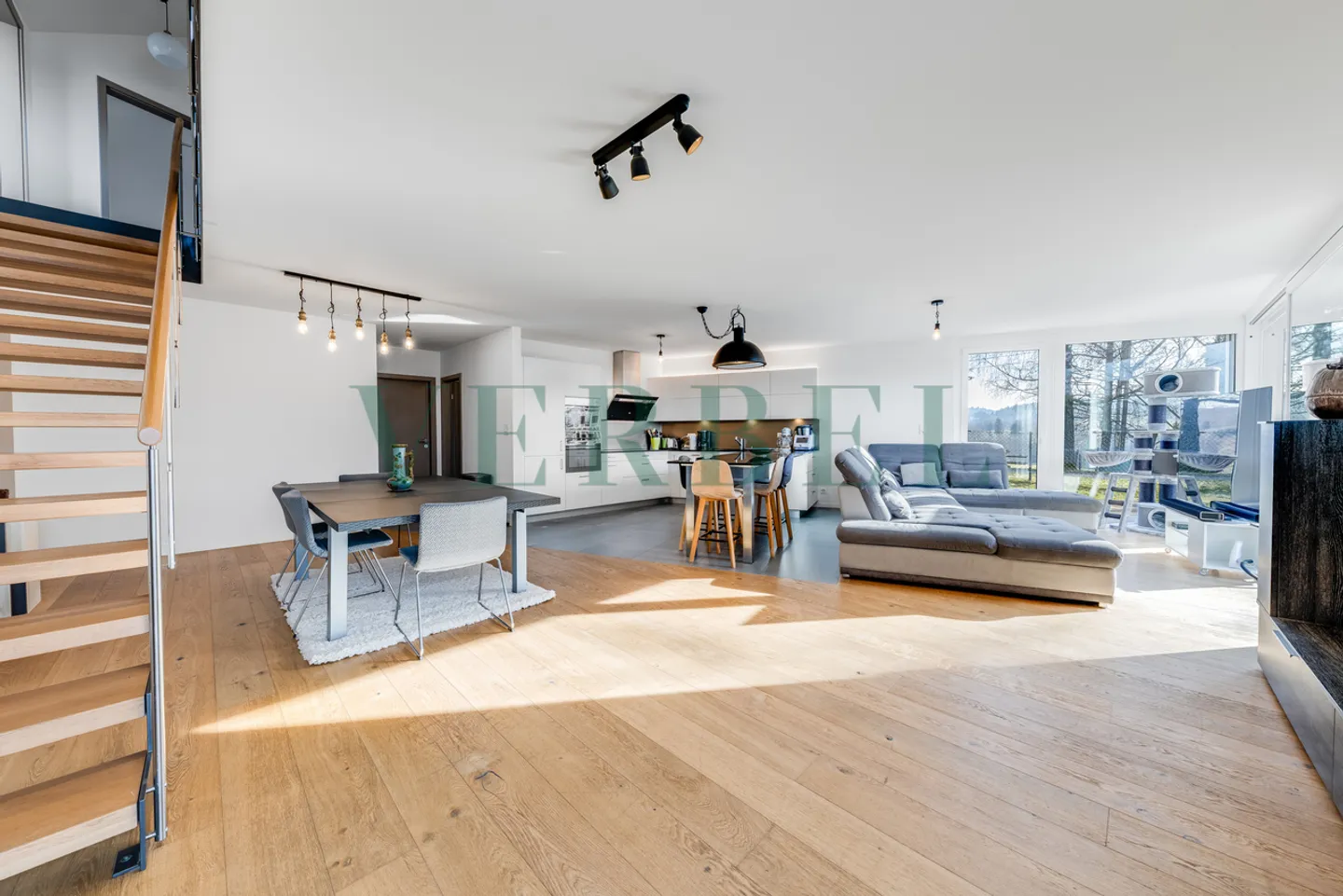 Villa avec grand jardin - Photo 2 sur 10