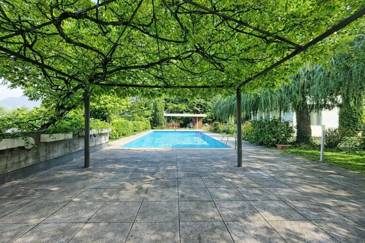 12-Zimmer-Haus - Foto 1 von 12