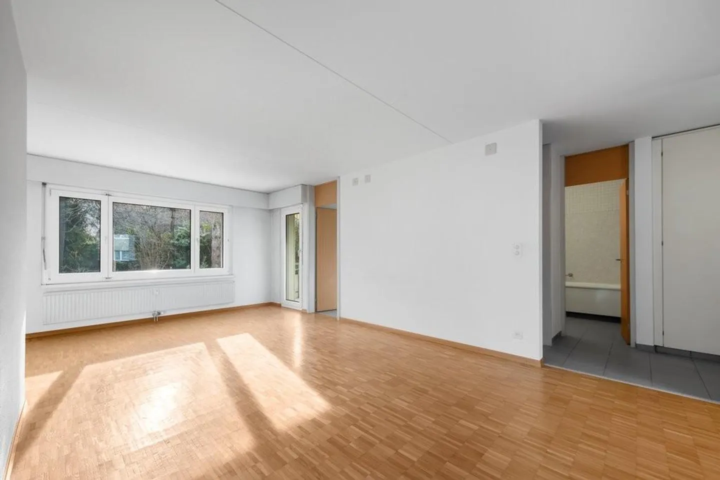 Beautiful apartment seeks new tenant - Photo 2 of 8