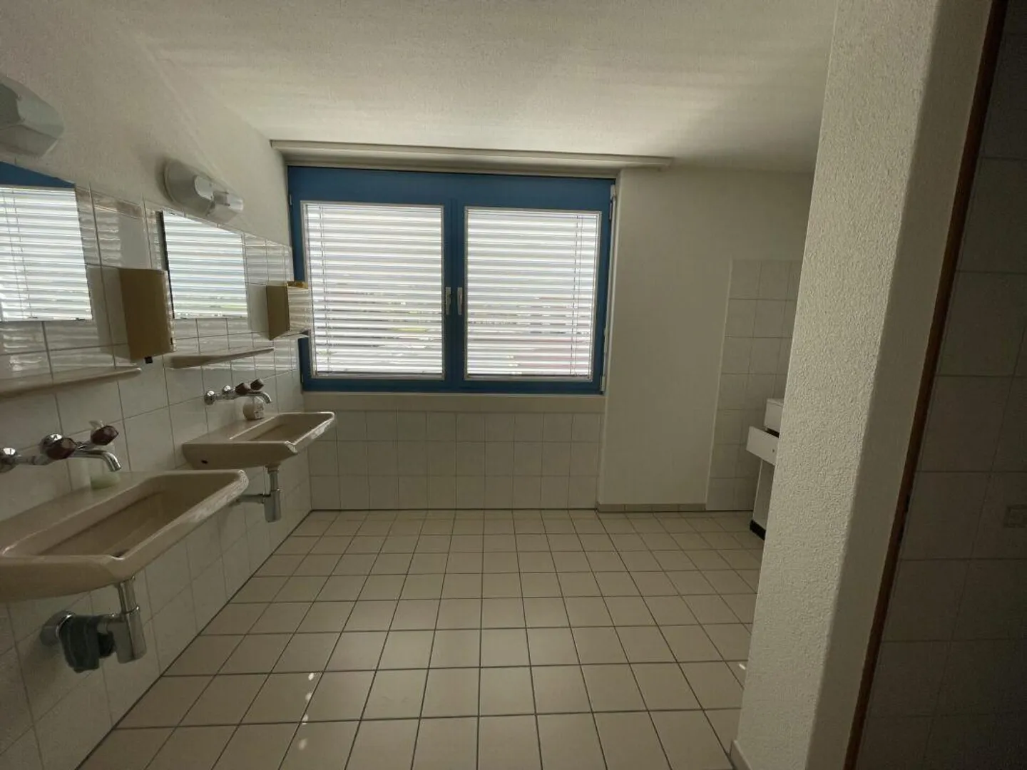 53 m2 Office/Practice Room Versatile Usable - Photo 3 of 10