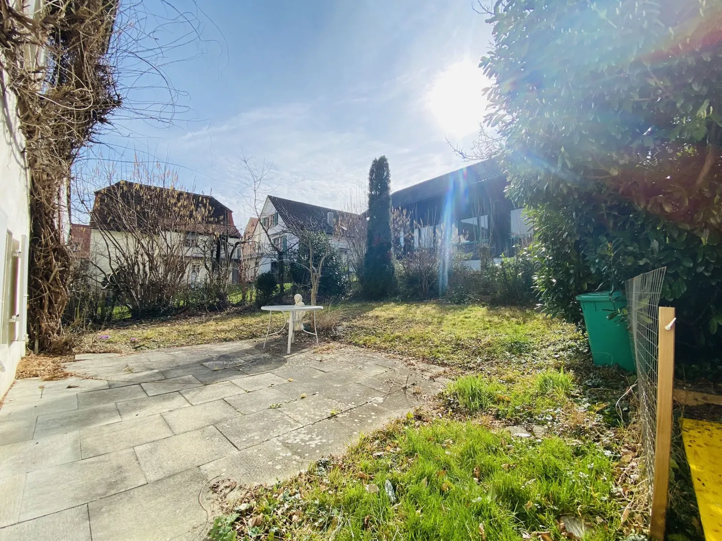 Appartement rustique avec place de parking, grenier et coin salon dans le jardin - Photo 2 sur 13