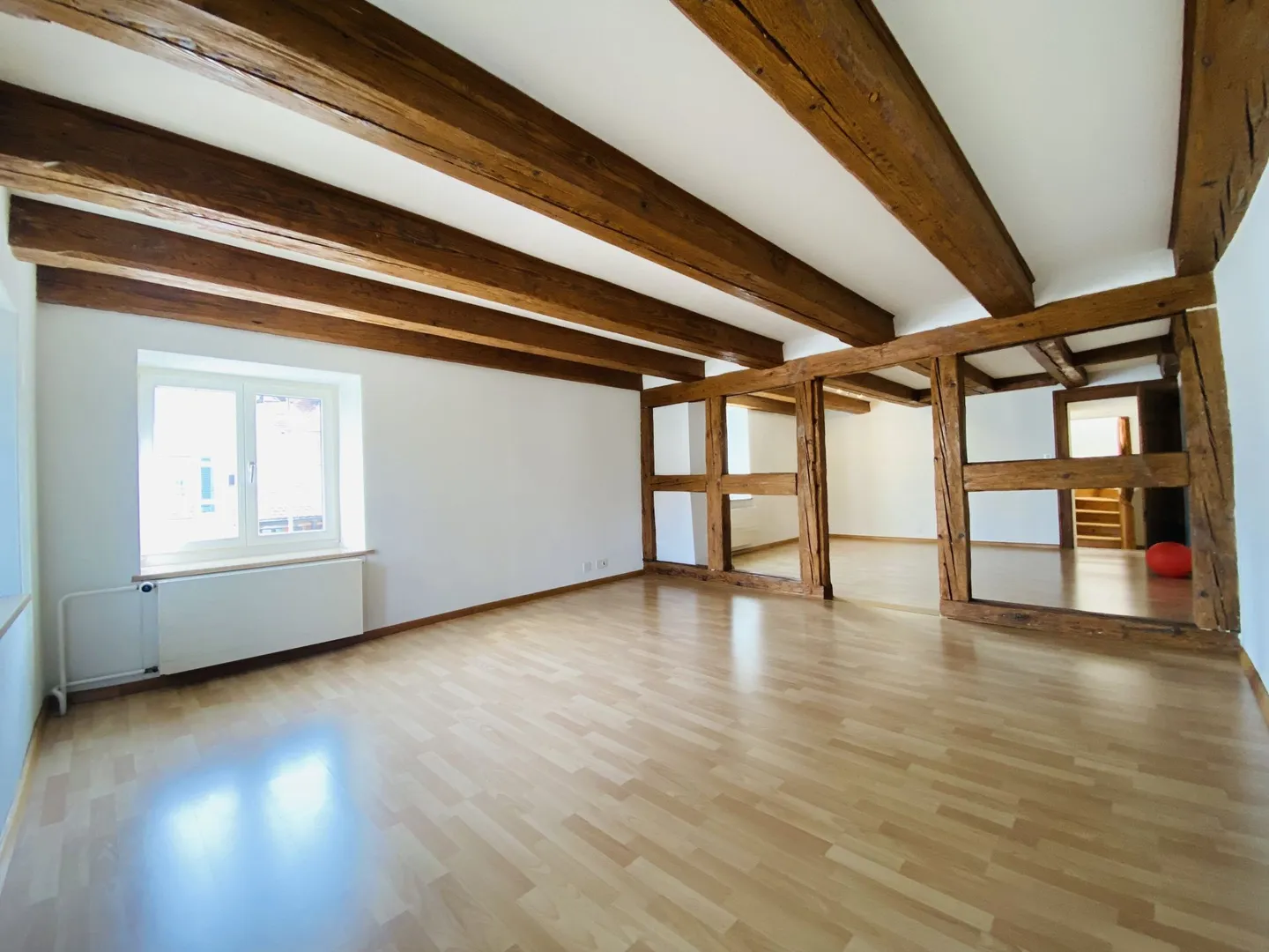 Appartement rustique avec place de parking, grenier et coin salon dans le jardin - Photo 7 sur 13