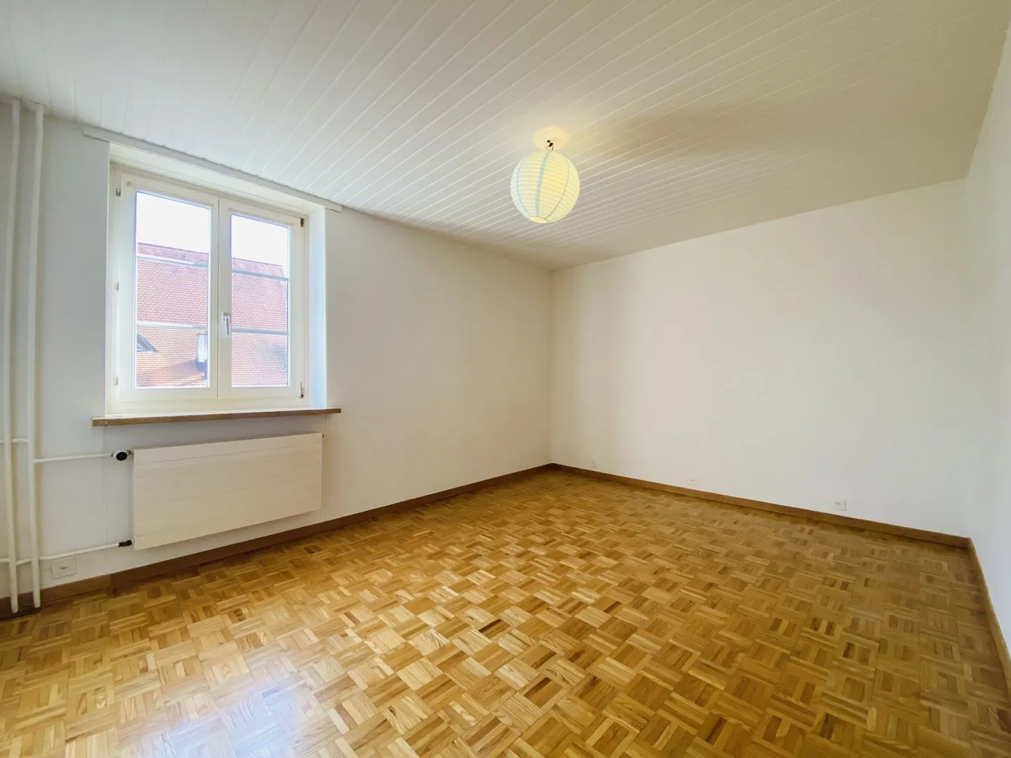 Appartement rustique avec place de parking, grenier et coin salon dans le jardin - Photo 12 sur 13