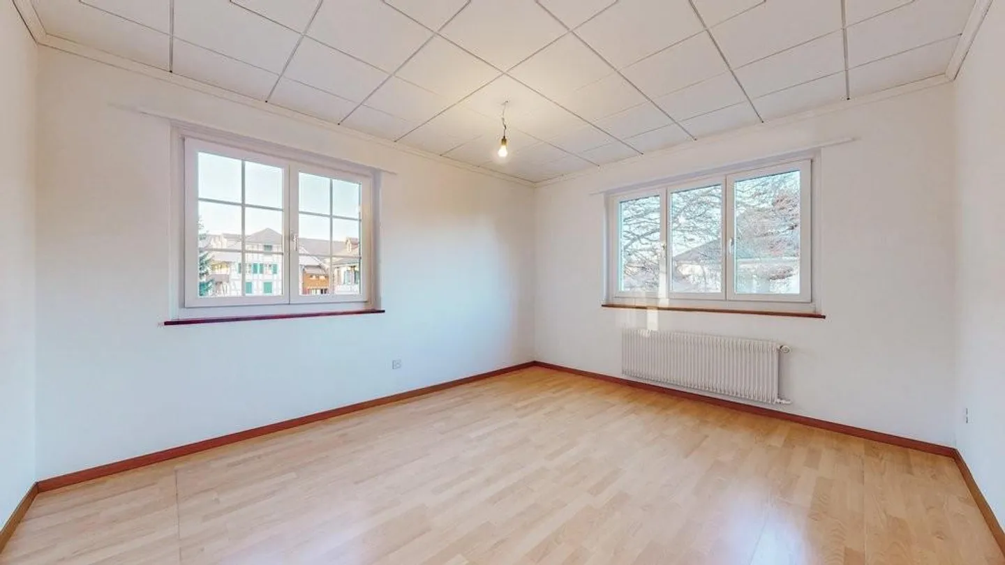 Spazioso appartamento di 115m2 nel centro di Jegenstorf - Foto 6 di 11