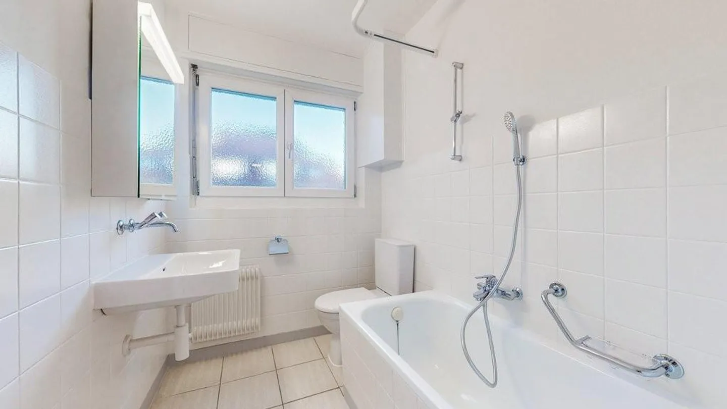 Spazioso appartamento di 115m2 nel centro di Jegenstorf - Foto 9 di 11