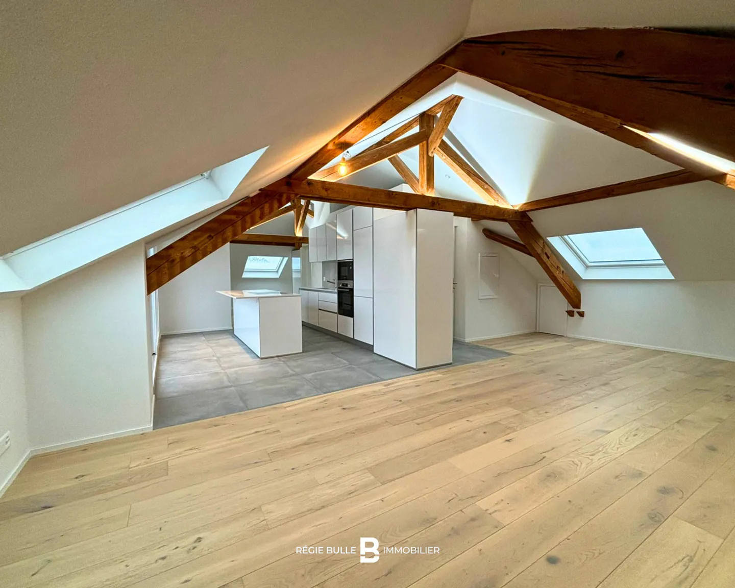 Bulle - Wunderschöne Wohnung zur Miete im Dachgeschoss - Foto 1 von 15