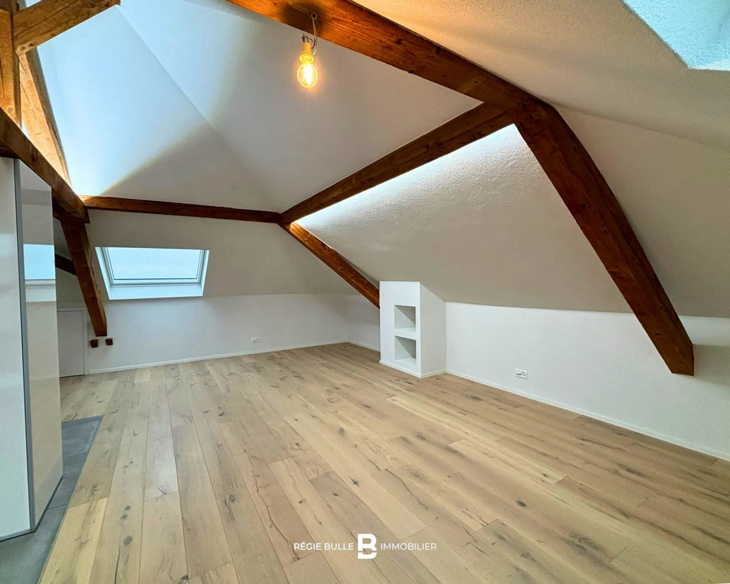 Bulle - Wunderschöne Wohnung zur Miete im Dachgeschoss - Foto 2 von 15