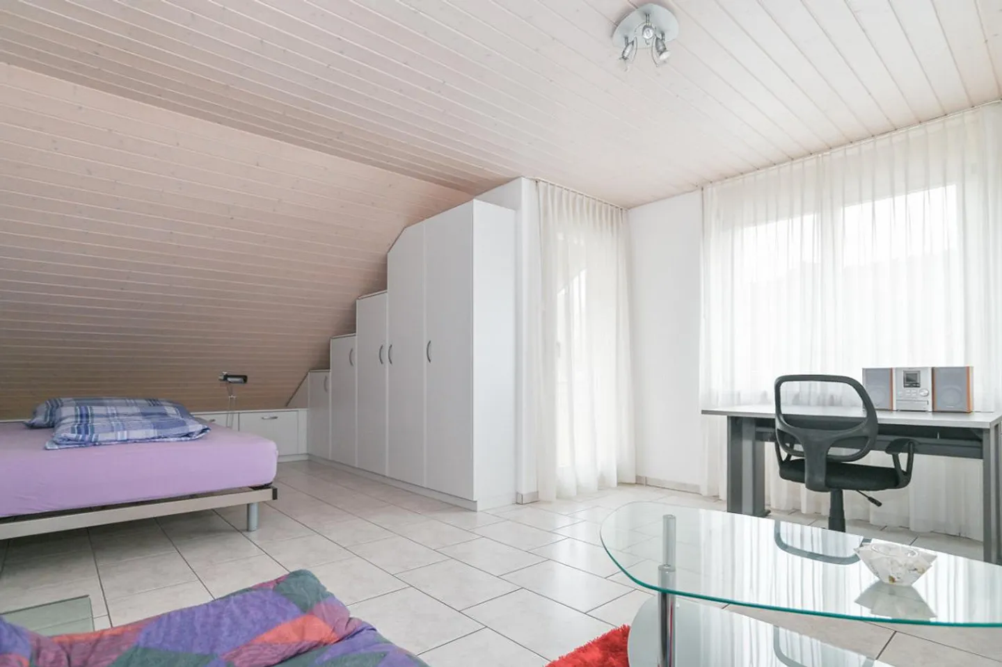 Appartamento spazioso con tre balconi in una posizione vicina alla città e alla natura - Foto 11 di 13